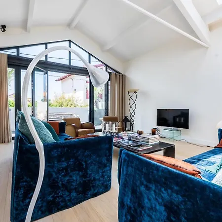 Factory Townhouse Biarritz Beach And Parking Within Walking Distance *