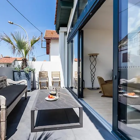 Factory Townhouse Biarritz Beach And Parking Within Walking Distance
