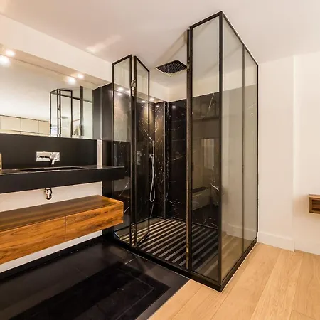 Factory Townhouse Biarritz Beach And Parking Within Walking Distance Vakantiehuis