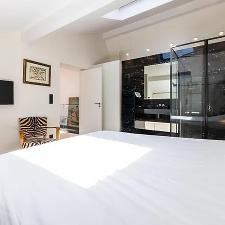 Factory Townhouse Biarritz Beach And Parking Within Walking Distance Vakantiehuis