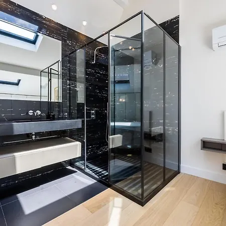 Factory Townhouse Biarritz Beach And Parking Within Walking Distance *