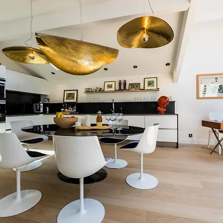 Factory Townhouse Biarritz Beach And Parking Within Walking Distance Vakantiehuis